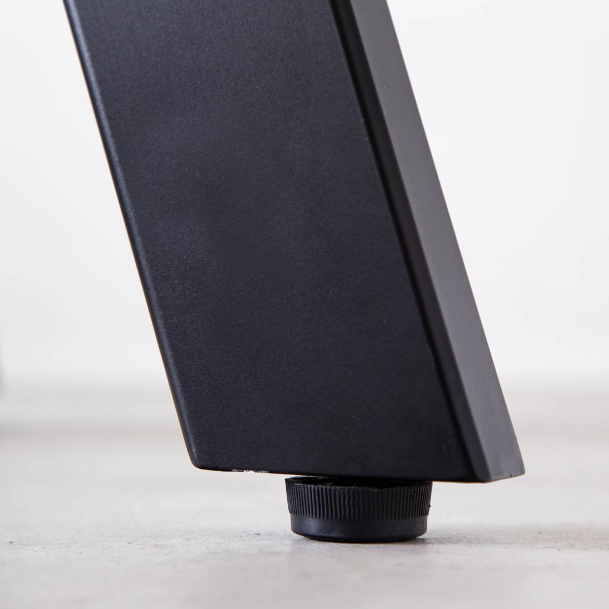 かなでもののピンタイプのブラックアイアンカフェテーブル脚1