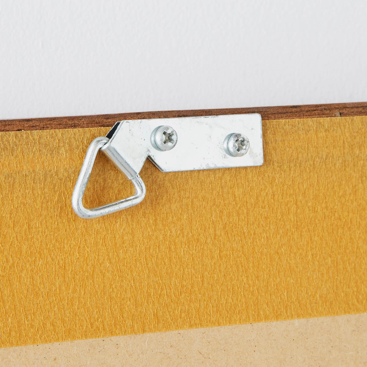 かなでもののミラーにビーチ無垢材を使用したナチュラルなウォールミラーの裏面金具
