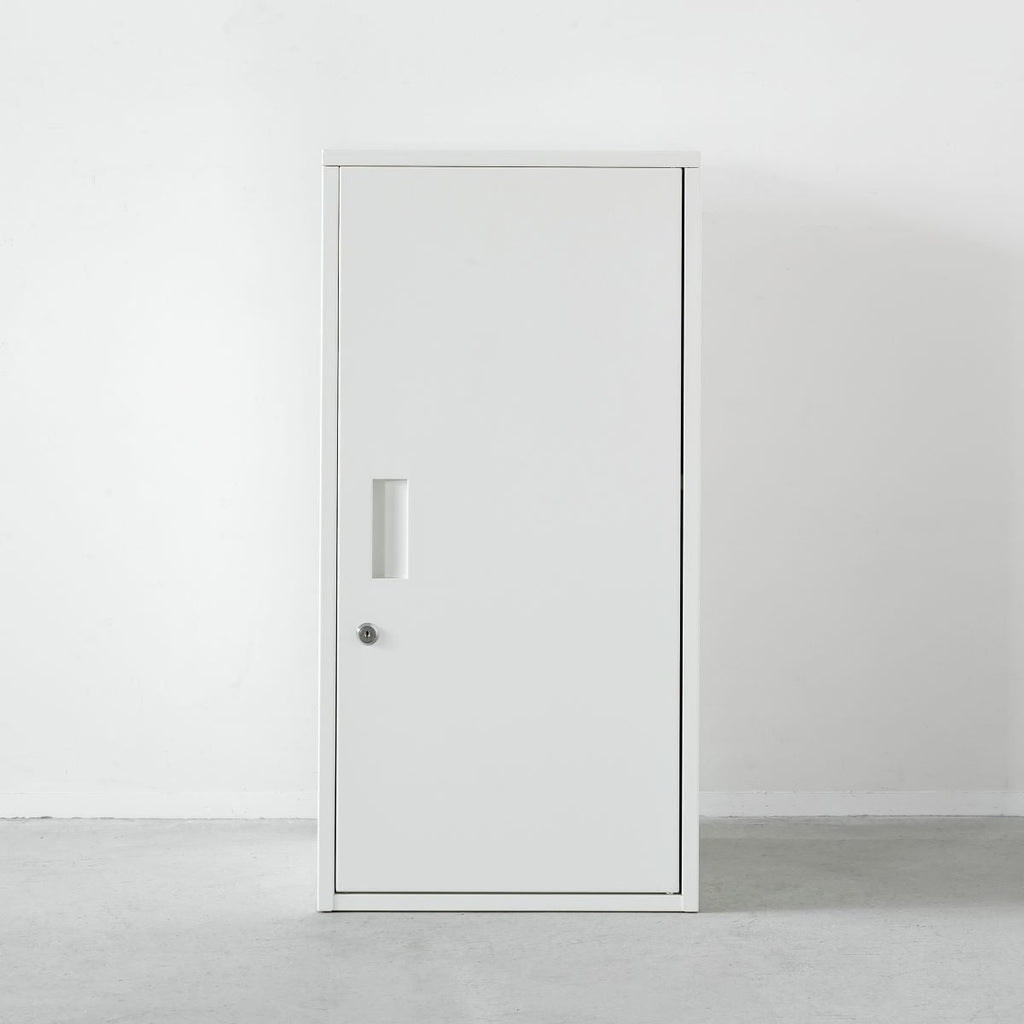 かなでもののスチールを使用したシンプルなホワイトのラージロッカー1