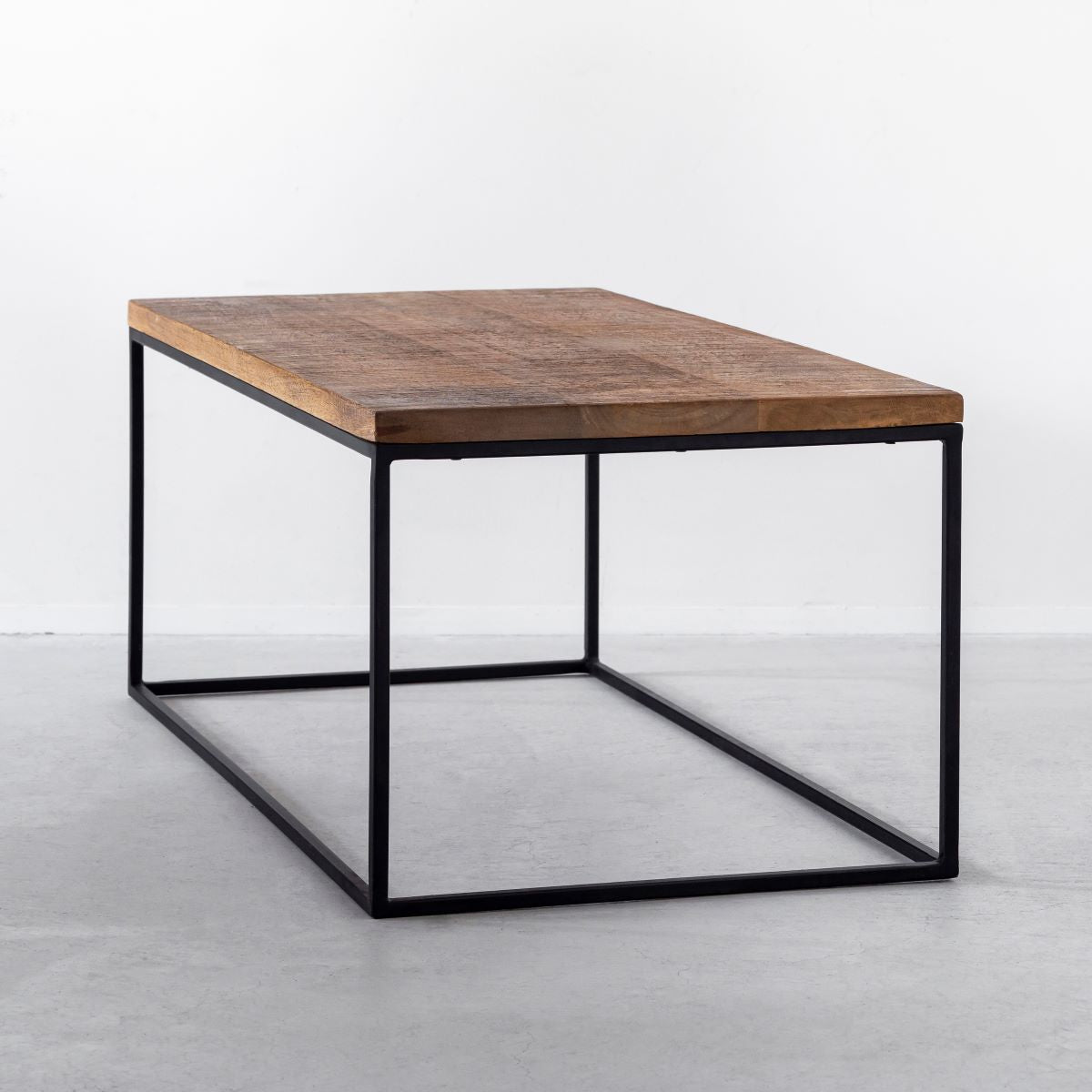 かなでもののヴィンテージ家具のような趣のある無垢のマンゴーウッドと品のある雰囲気のアイアン脚を組み合わせたシンプルなセンターテーブル4