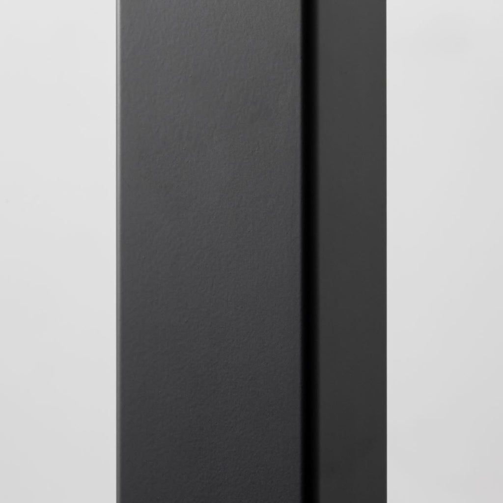 かなでもののBLOCK&TRAY付きのナチュラルなラバーウッド材の天板とスクエアの鉄脚を組み合わせたスタンディングデスク（脚）