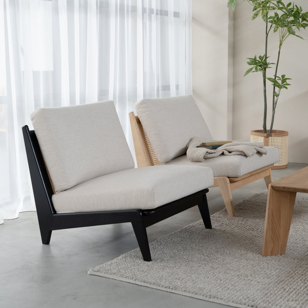 木製フレームの1人掛けソファ（ブラック／アイボリー）