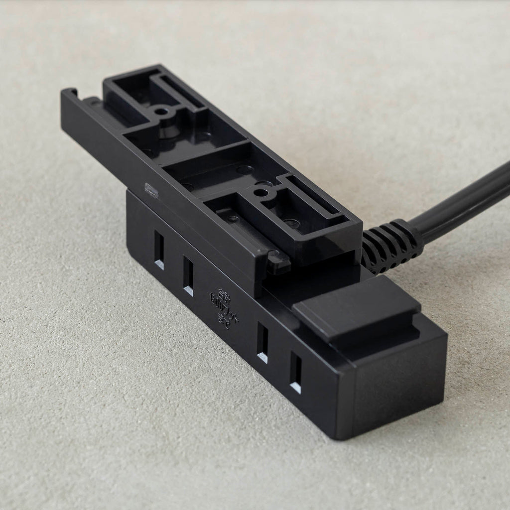 テーブル天板に取り付けられるコンセント