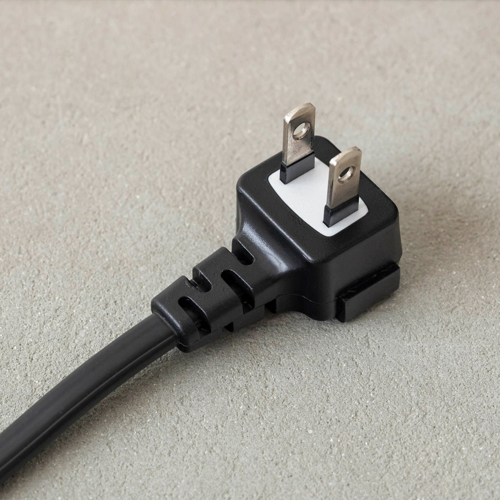 テーブル天板に取り付けられるコンセント