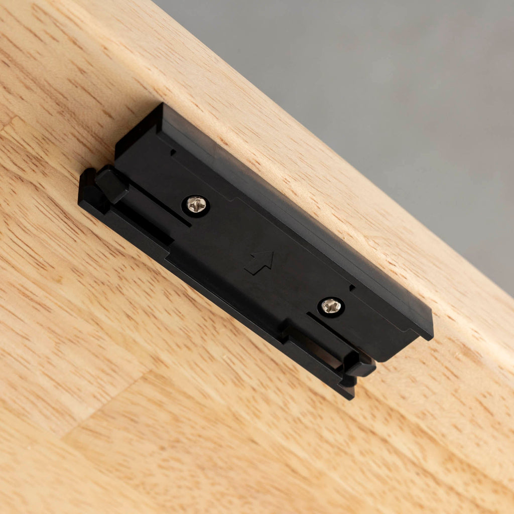 テーブル天板に取り付けられるコンセント