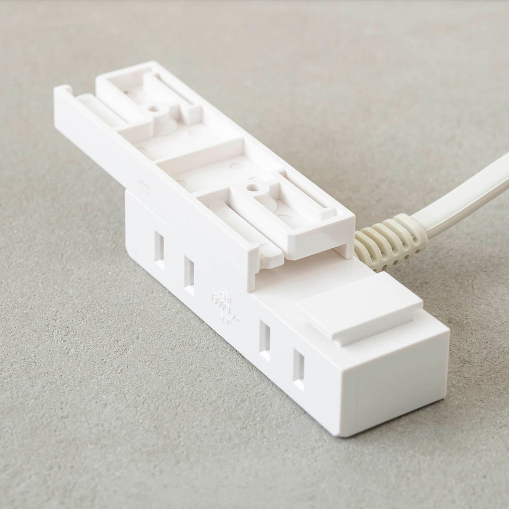 テーブル天板に取り付けられるコンセント