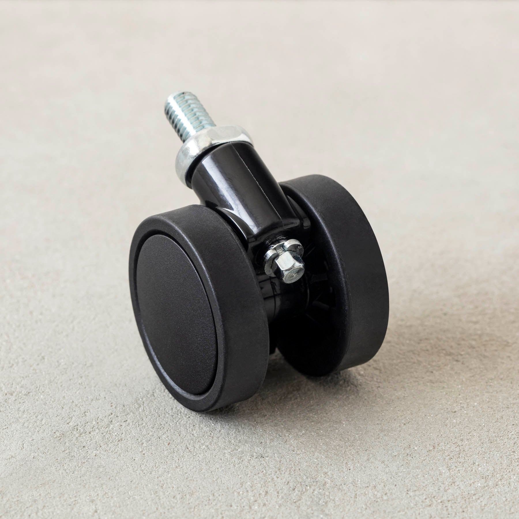 テーブル脚に取り付けられるキャスター