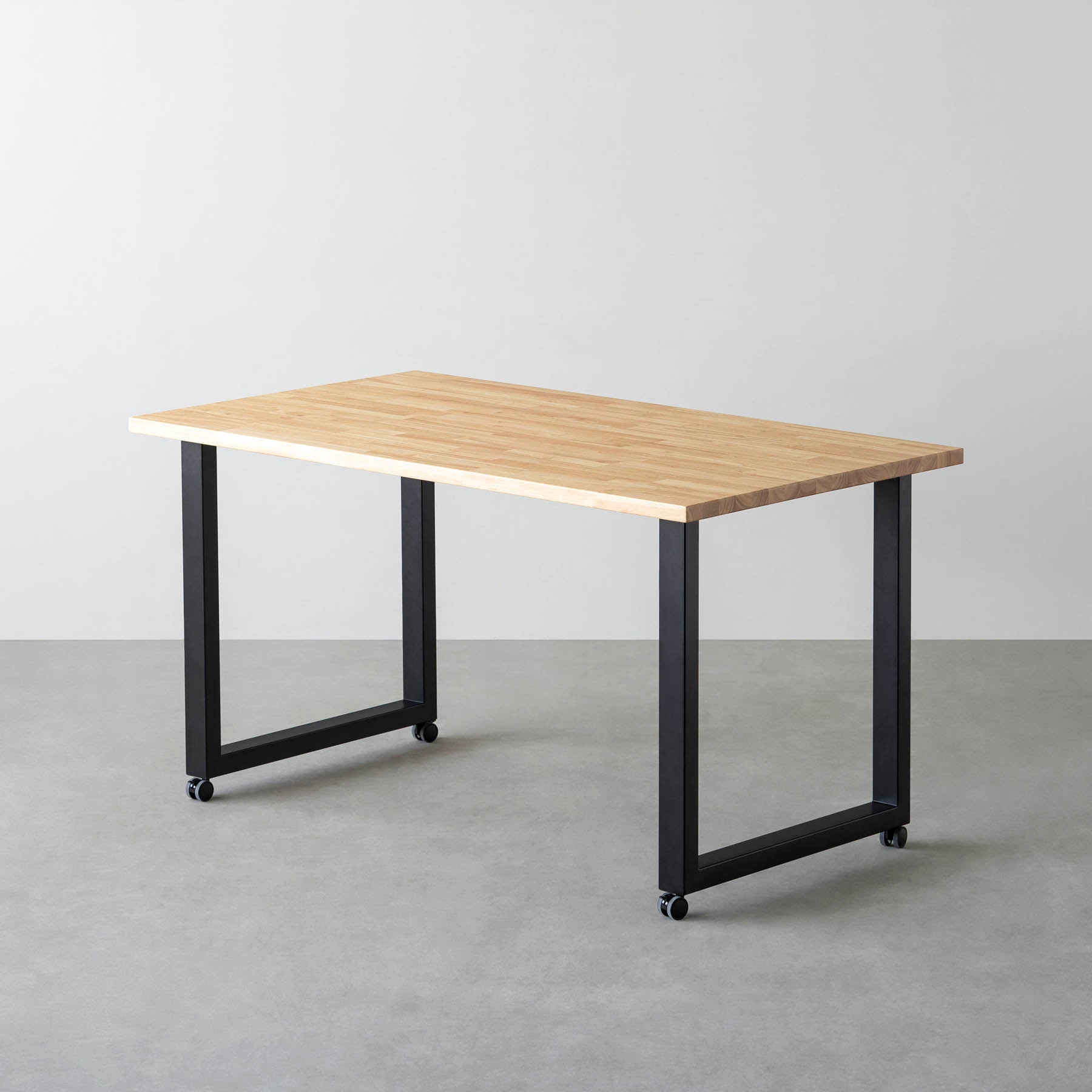 テーブル脚に取り付けられるキャスター