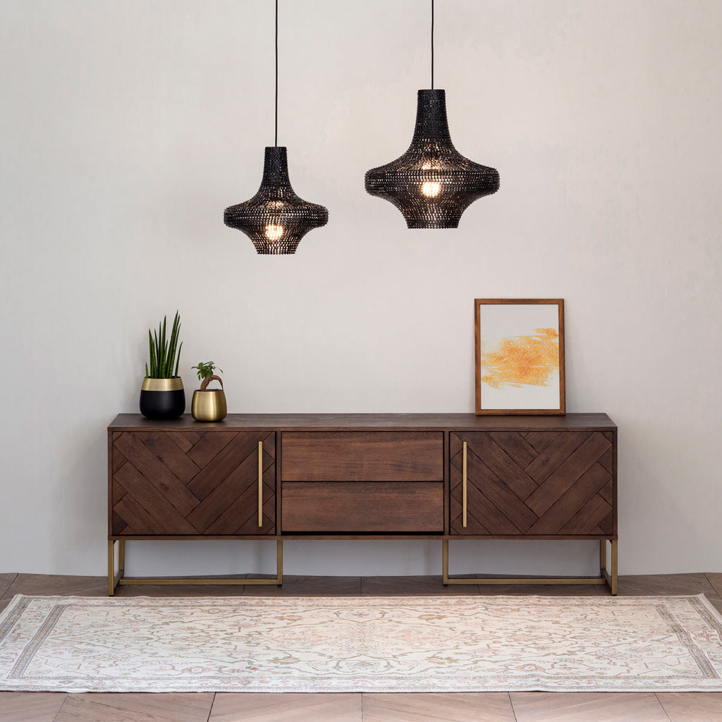 手作りの鉄のシェードを漆塗りで仕上げたアジアン・シノワズリテイストのペンダントライトMの使用例3