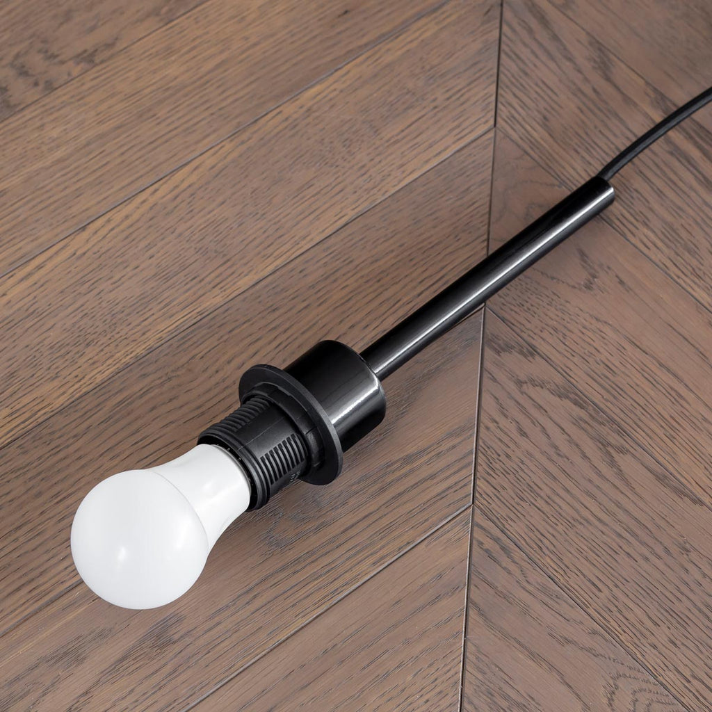 手作りの鉄のシェードを漆塗りで仕上げたアジアン・シノワズリテイストのペンダントライト（ライト部分）