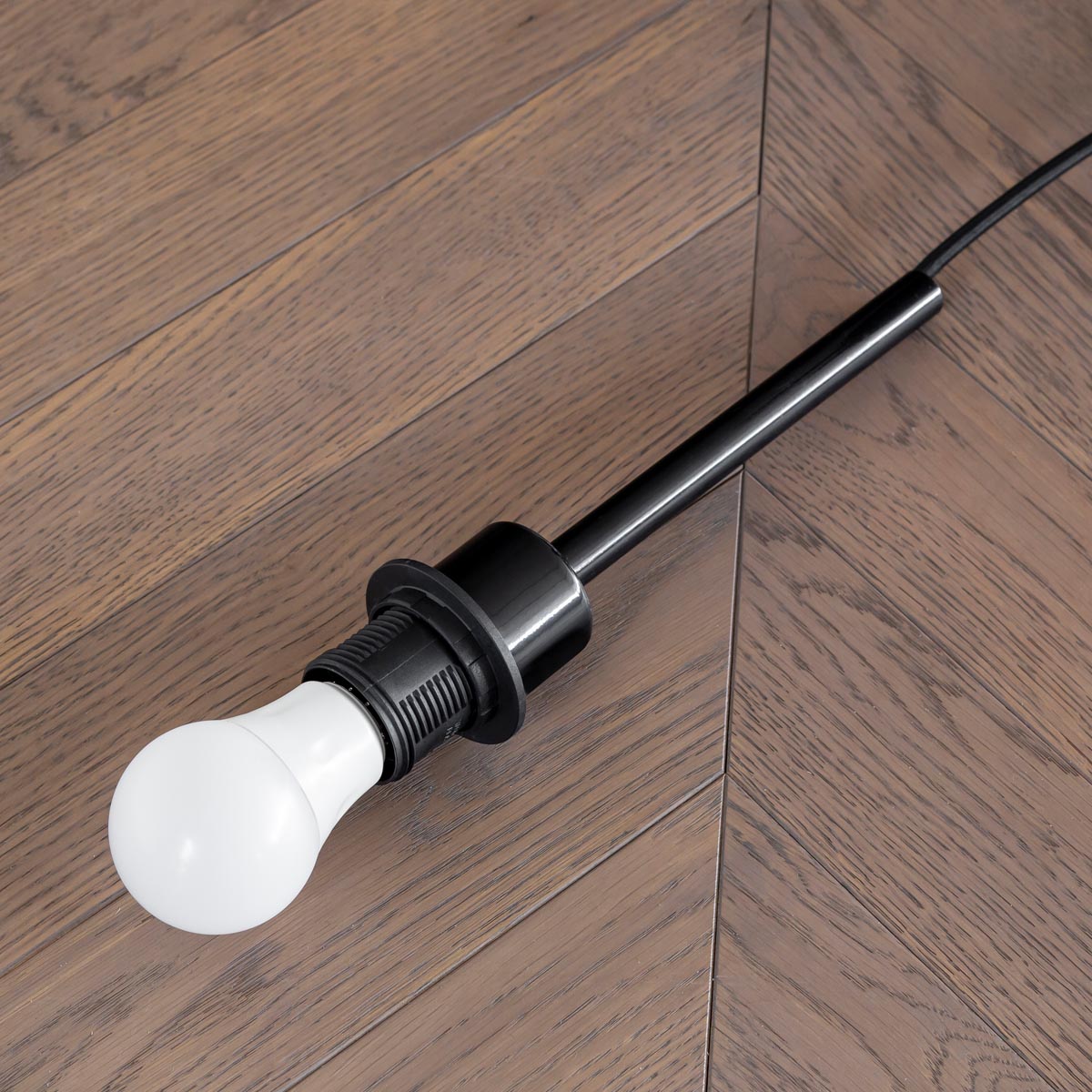 手作りの鉄のシェードを漆塗りで仕上げたアジアン・シノワズリテイストのペンダントライト（ライト部分）