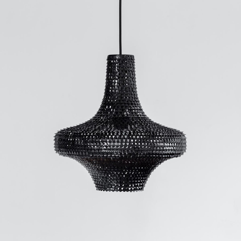 手作りの鉄のシェードを漆塗りで仕上げたアジアン・シノワズリテイストのペンダントライトM