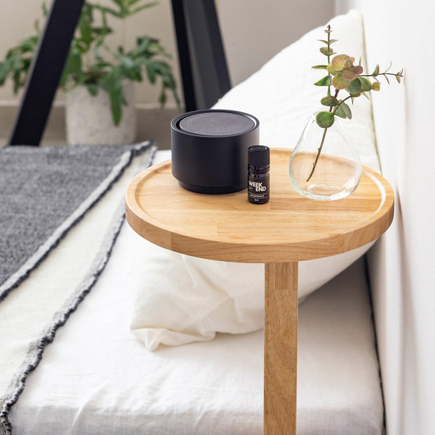 KOTAのSUNOKO BEDをカスタマイズするAdd-onシリーズのナチュラルカラーの木製サークルテーブル（使用例２）