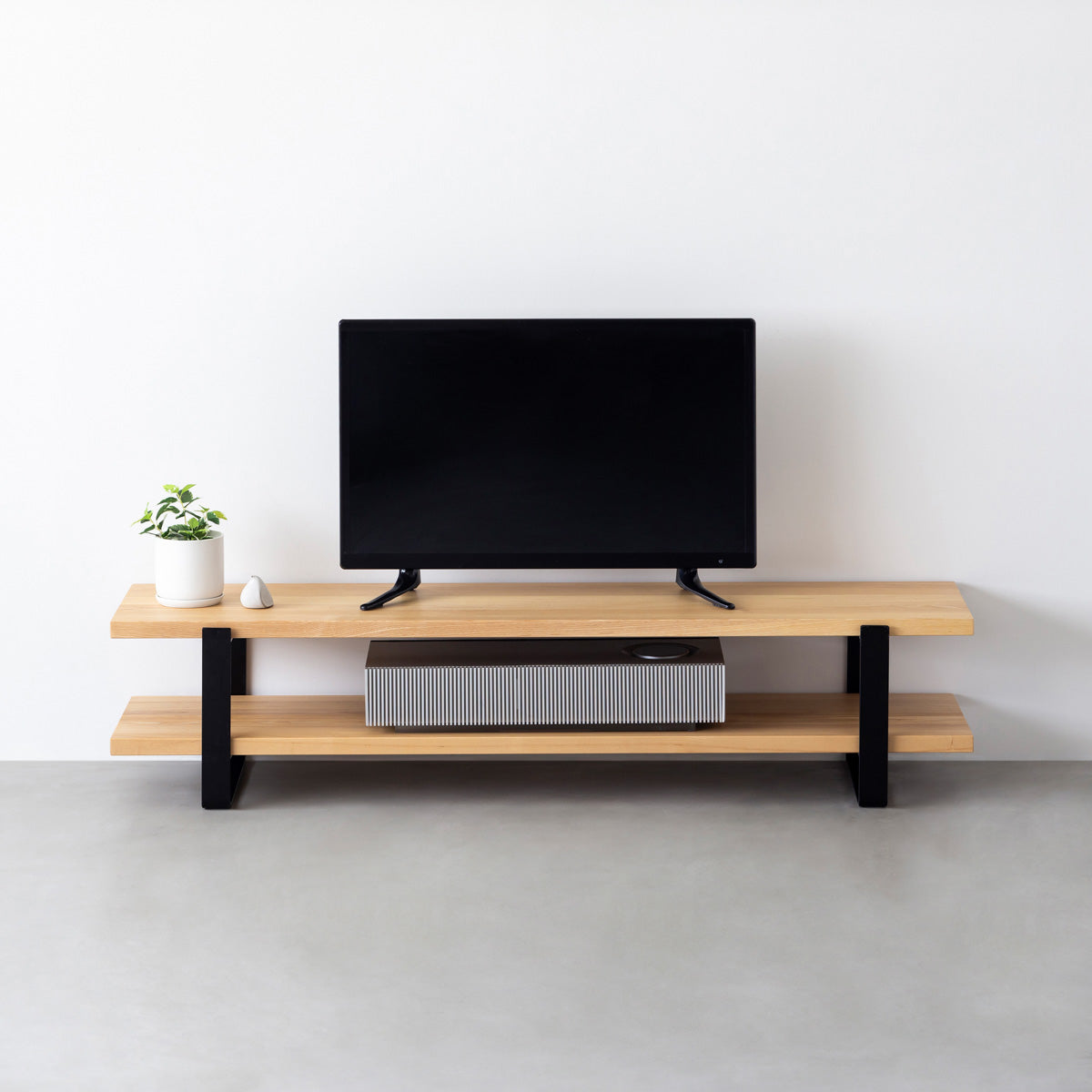 スマート造作テレビボード / 無垢 ホワイトアッシュ × 黒スチール脚