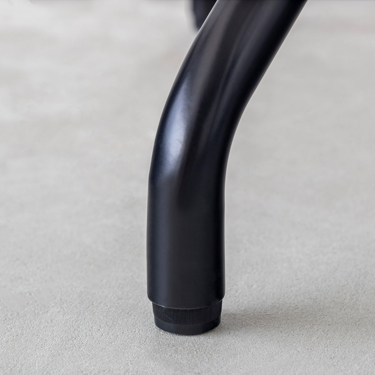 スマート造作カフェテーブル / MORTEX モールテックス 全4色　黒スチール脚 4本脚 × ラウンド φ61 - 80