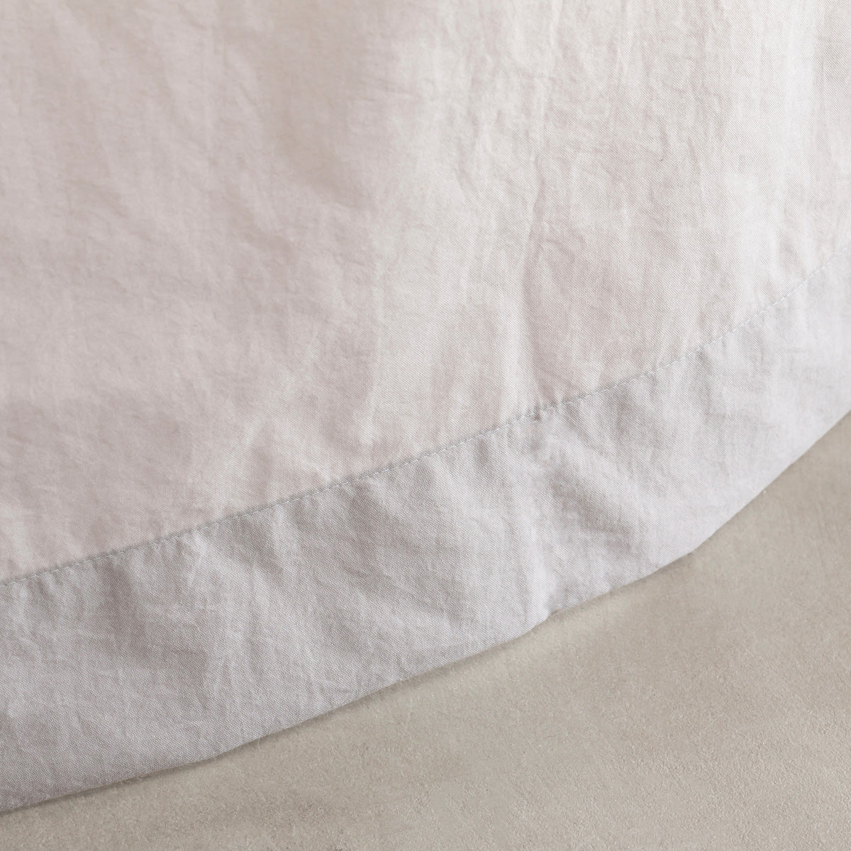 天然染料で色付けしたナチュラルな風合いのナイロンカーテン/ライトグレー（裾）