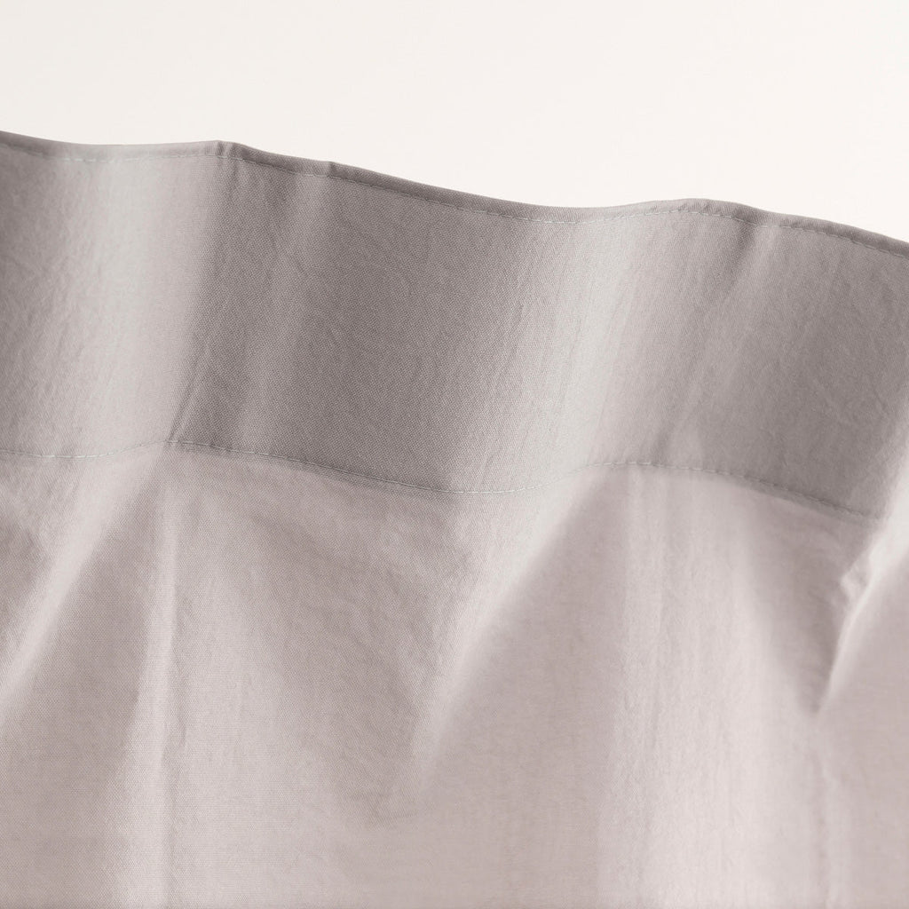 天然染料で色付けしたナチュラルな風合いのナイロンカーテン/ライトグレー（上部）