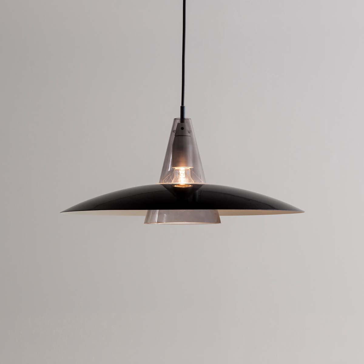 ペンダントライト ガラスシェード ブラック Petal - Black Alumi Shade Pendant Light – SITURAEMON