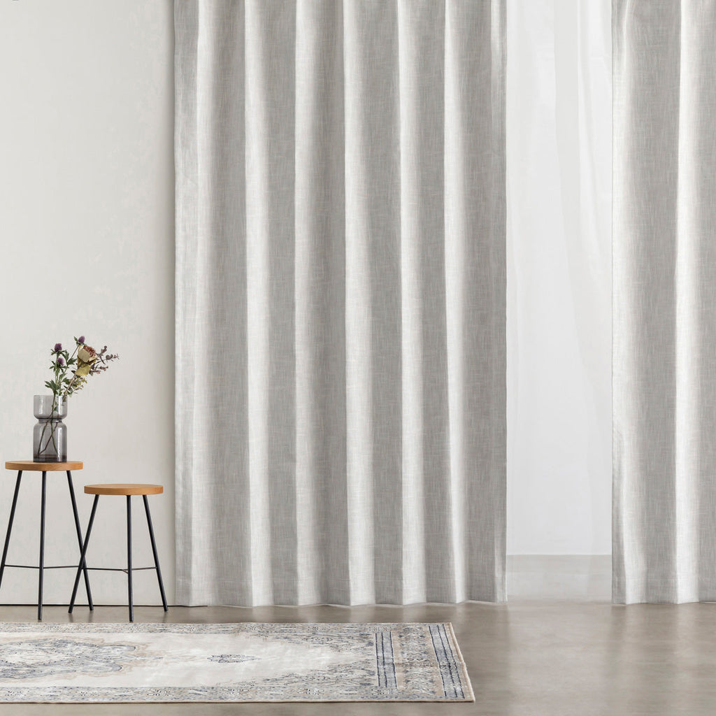 高い遮光・防音機能とシンプルモダンなデザインを兼ね備えたポリエステル製カーテン/アイボリー（使用イメージ）