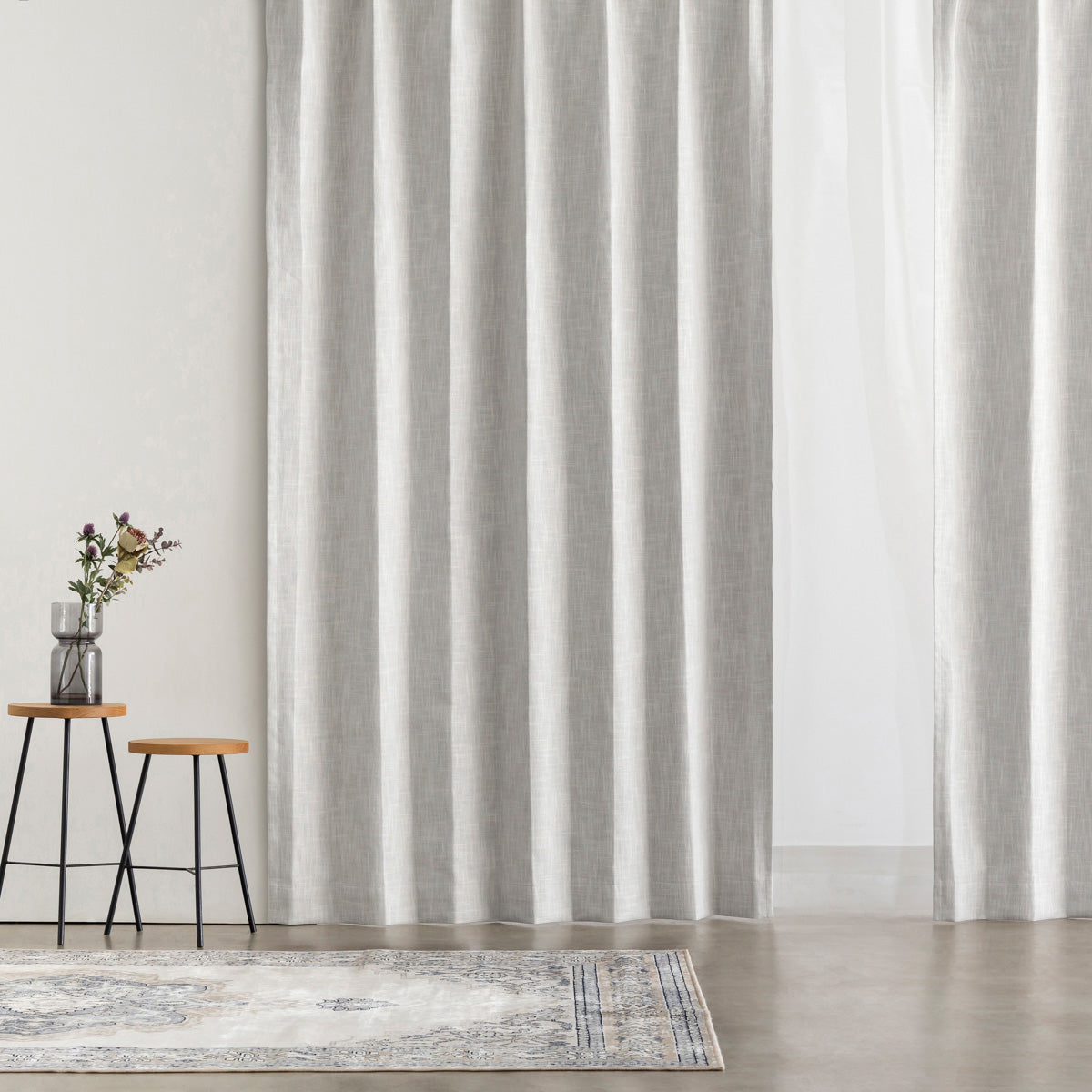 高い遮光・防音機能とシンプルモダンなデザインを兼ね備えたポリエステル製カーテン/アイボリー（使用イメージ）