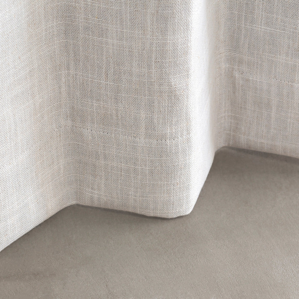 高い遮光・防音機能とシンプルモダンなデザインを兼ね備えたポリエステル製カーテン/アイボリー（裾）