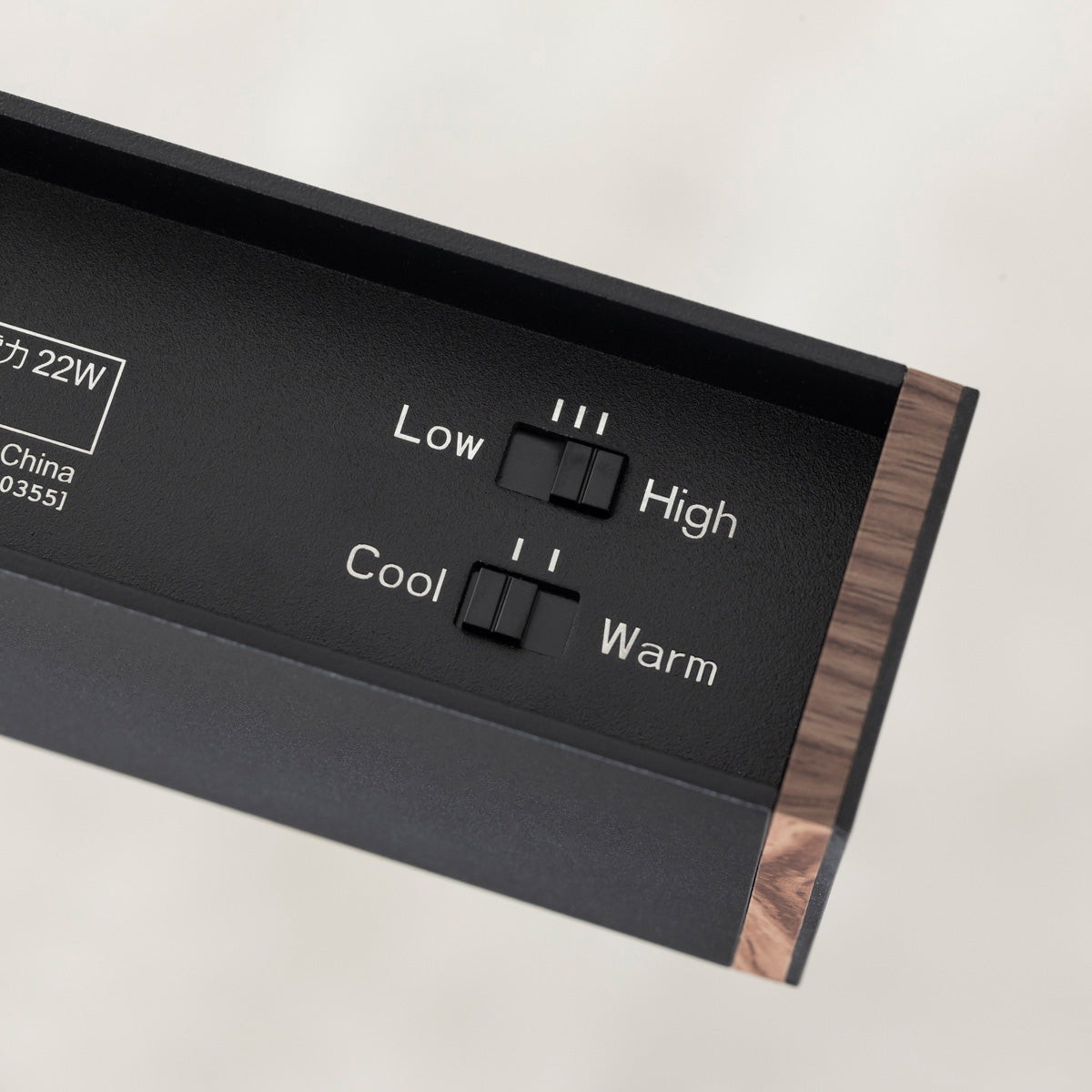 シンプルなブラックのストレートデザインが洗練された印象のLEDハンギングライトMサイズ（スイッチ）