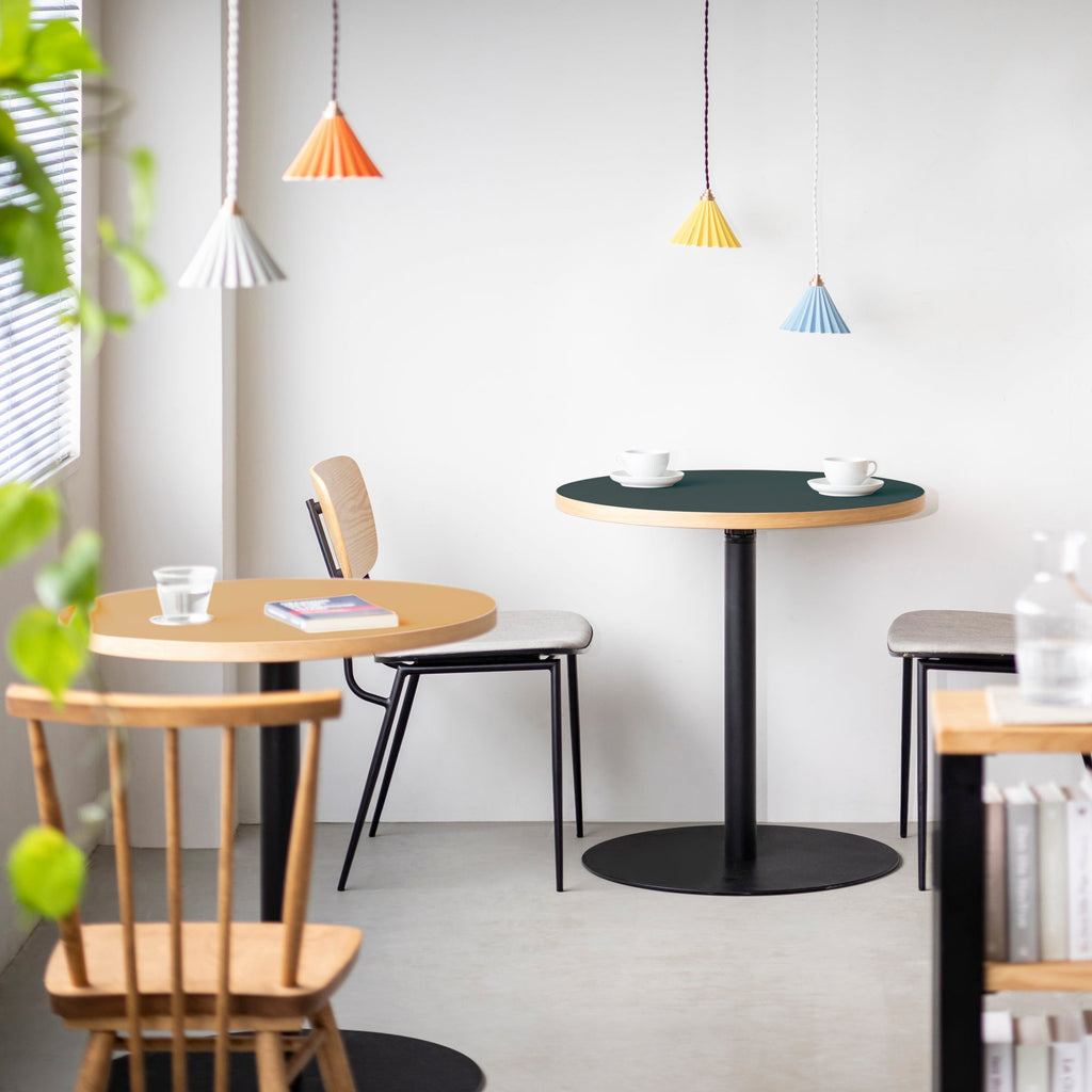 スマート造作カフェテーブル / リノリウム 全32色　黒スチール脚 1本脚 × ラウンド φ61 - 70