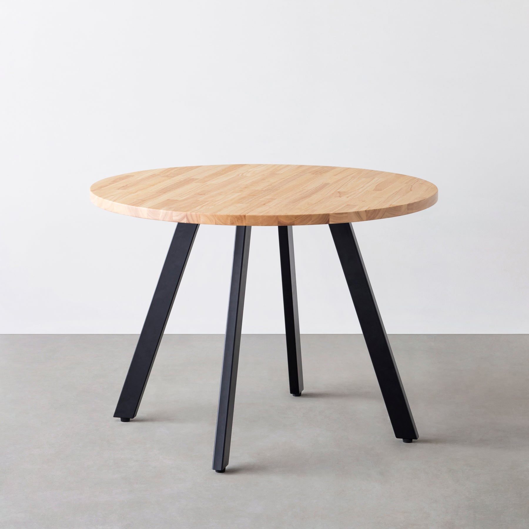 Kanademono のラバーウッドの大型カフェテーブル