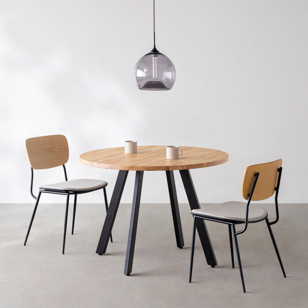 Kanademono のラバーウッドの大型カフェテーブル