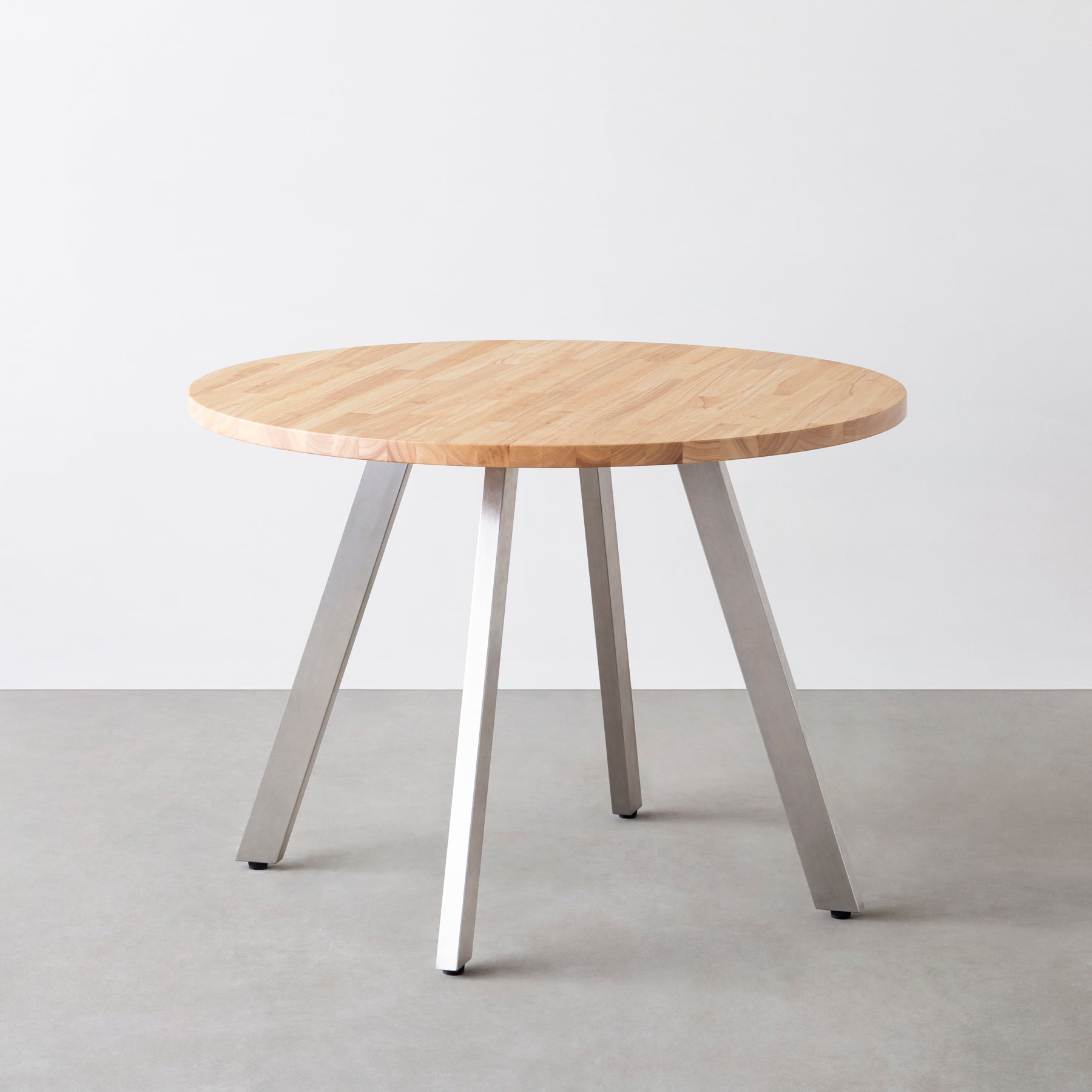 Kanademono のラバーウッドの大型カフェテーブル