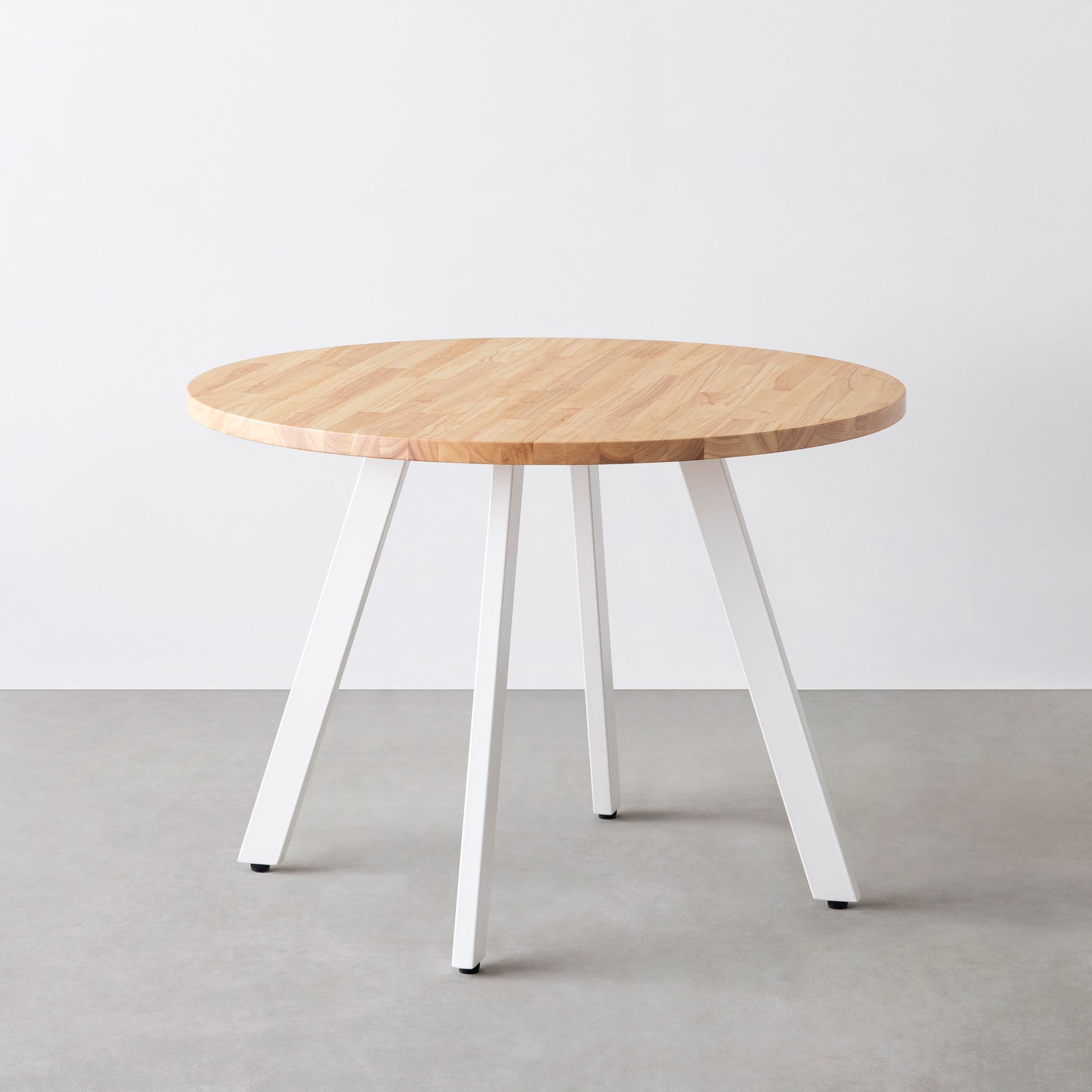 Kanademonoのラバーウッドのカフェテーブル