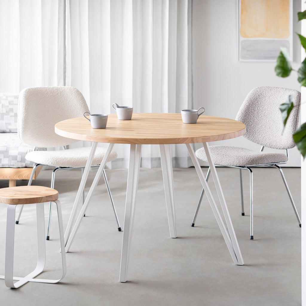 Kanademono のラバーウッドの大型カフェテーブル