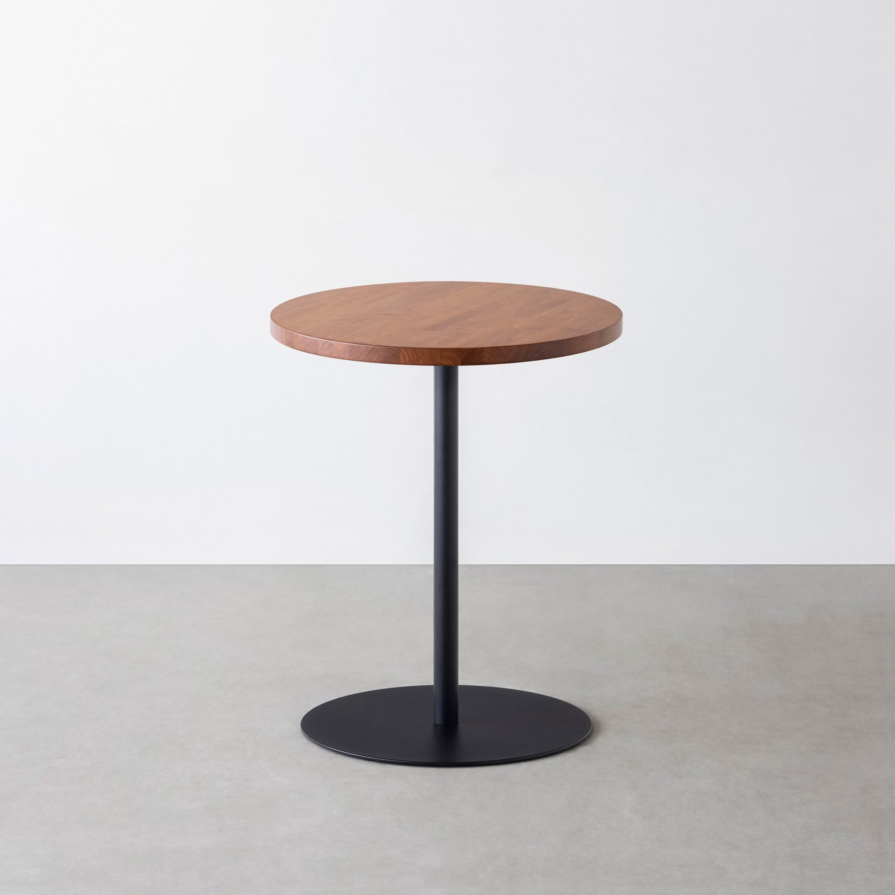 Kanademonoのラバーウッドのコンパクトな1本脚のテーブル