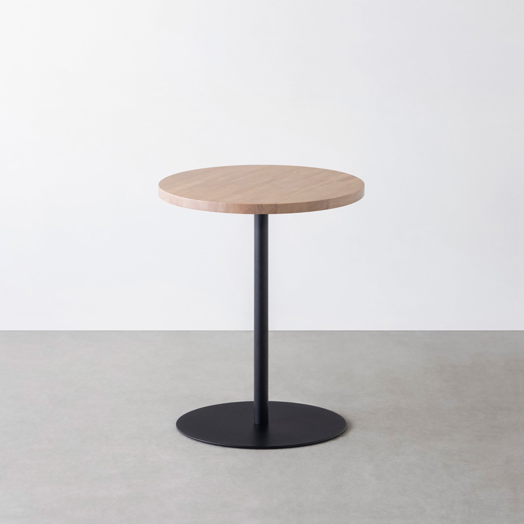 Kanademonoのラバーウッドのコンパクトな1本脚のテーブル