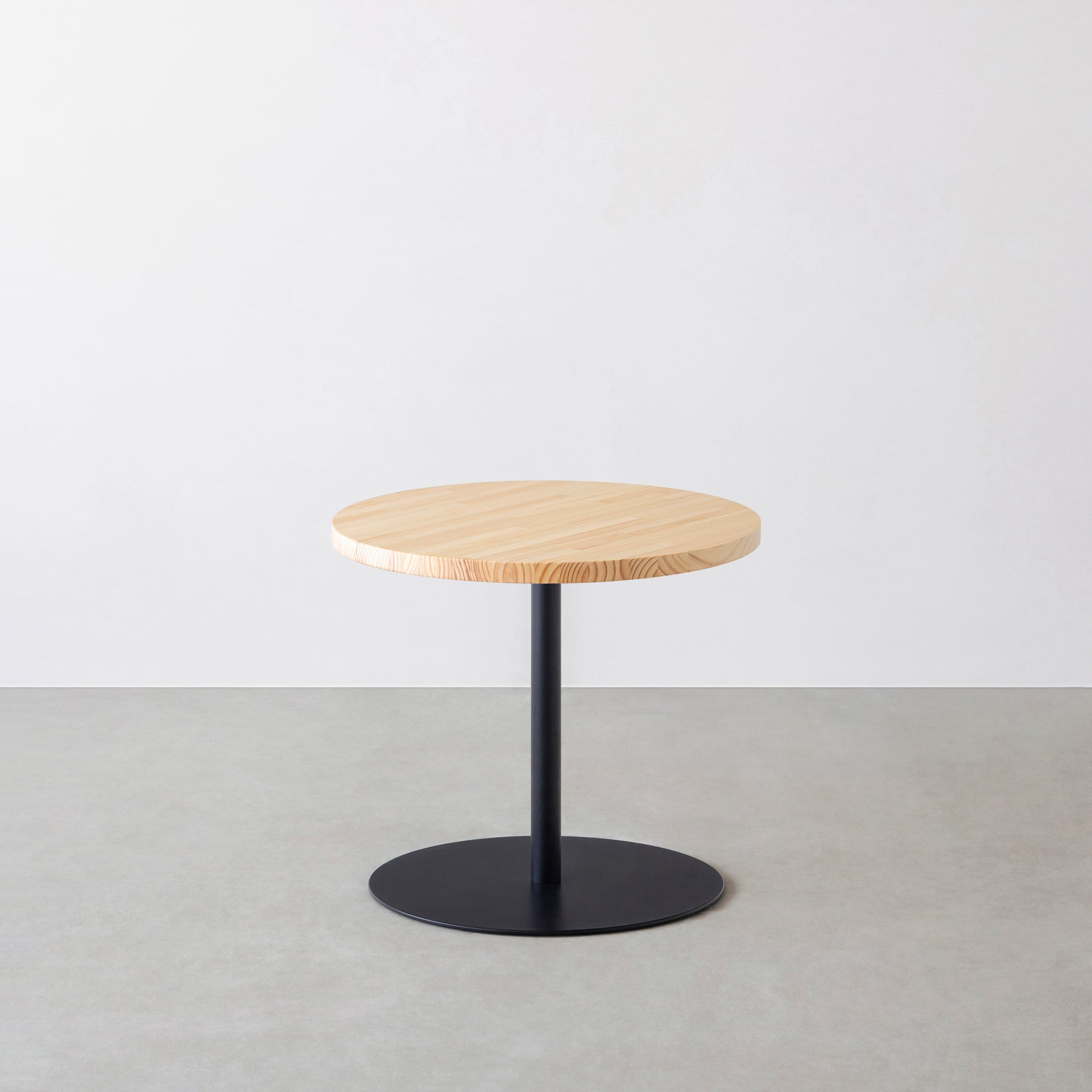 Kanademonoのパインのコンパクトな1本脚のテーブル