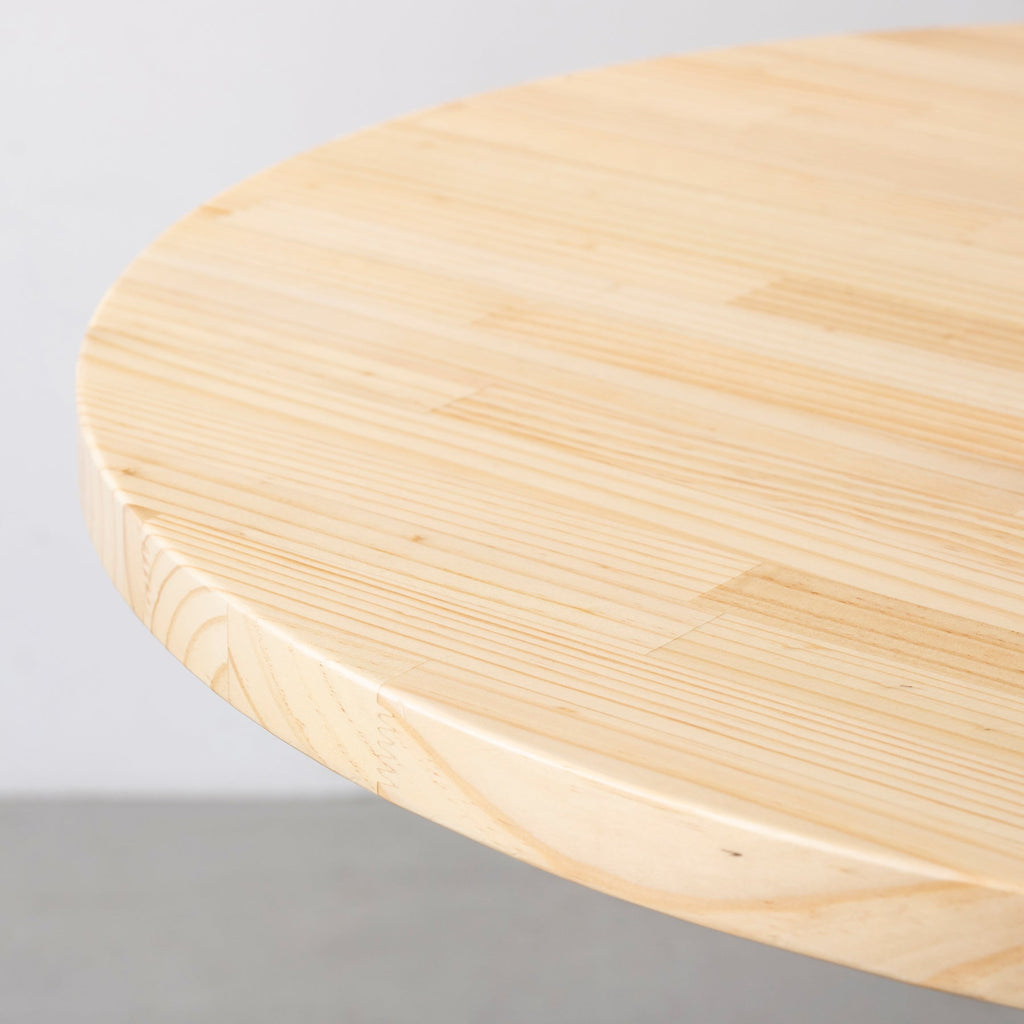 KanademonoのパインとX脚を組み合わせたカフェテーブル