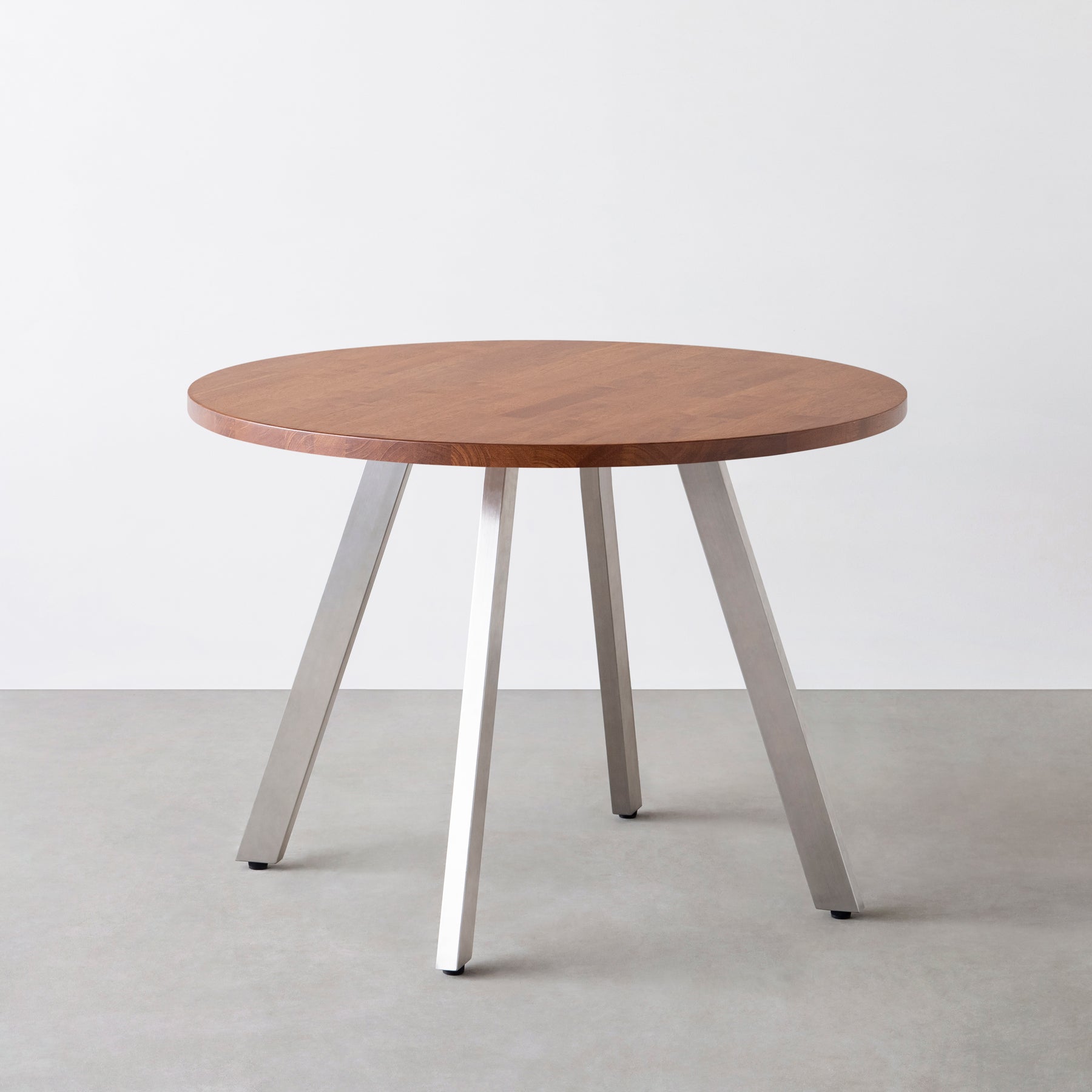 Kanademono のラバーウッドの大型カフェテーブル