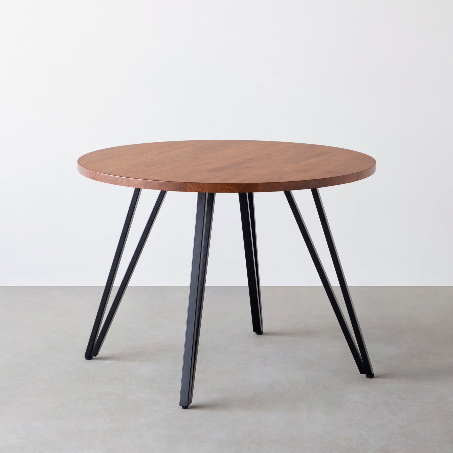 Kanademono のラバーウッドの大型カフェテーブル