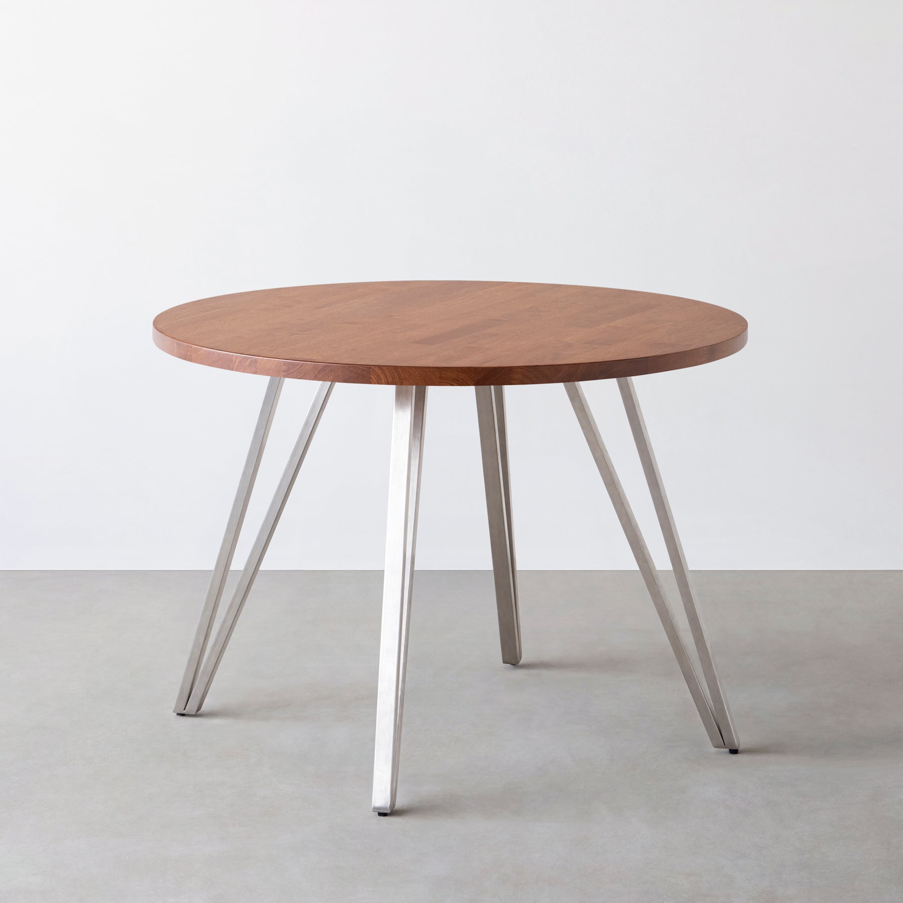 Kanademono のラバーウッドの大型カフェテーブル