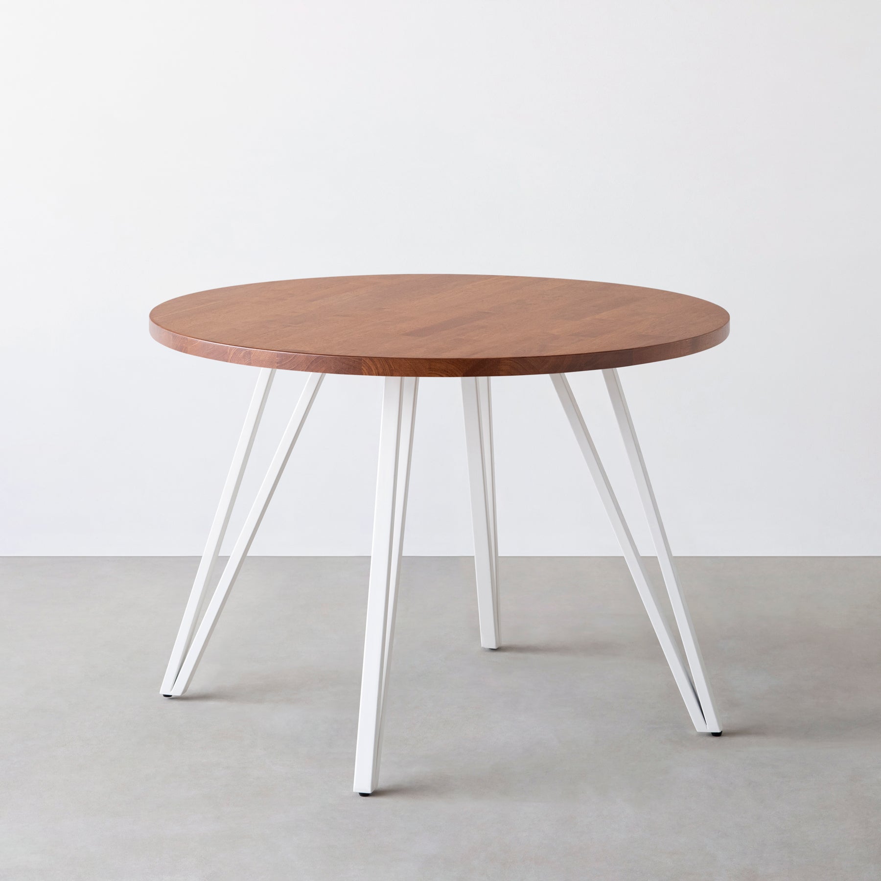 Kanademono のラバーウッドの大型カフェテーブル