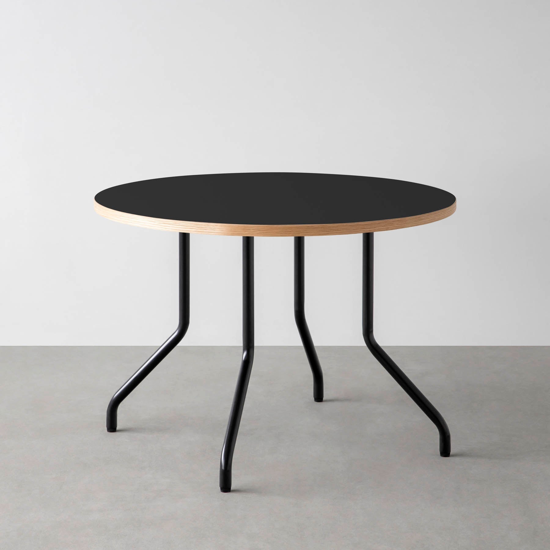 スマート造作カフェテーブル / リノリウム 全32色　黒スチール脚 4本脚 × ラウンド φ81 - 100