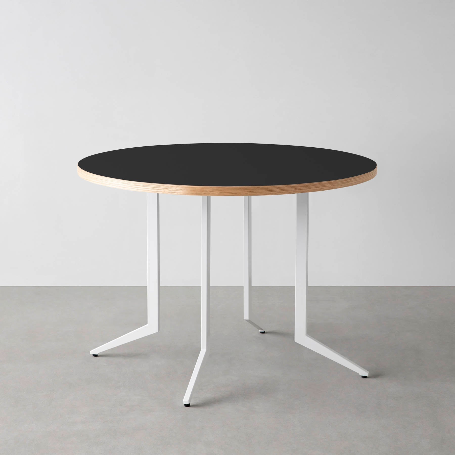 スマート造作カフェテーブル / リノリウム 全32色　白スチール脚 4本脚 × ラウンド φ81 - 100