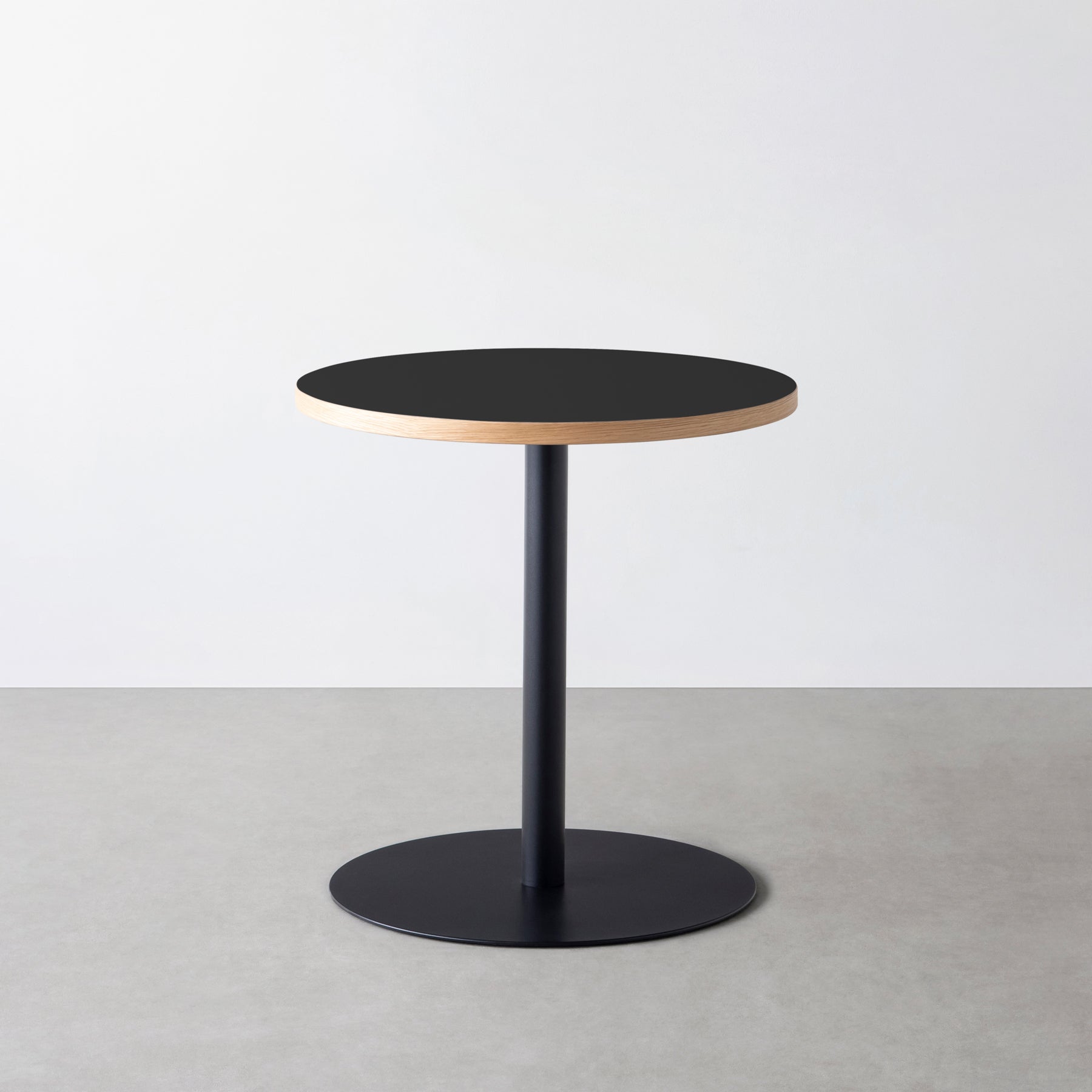 スマート造作カフェテーブル / リノリウム 全32色　黒スチール脚 1本脚 × ラウンド φ61 - 70