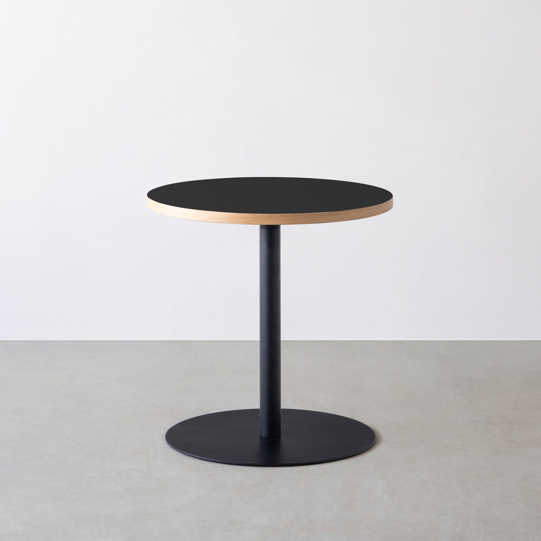 スマート造作カフェテーブル / リノリウム 全32色　黒スチール脚 1本脚 × ラウンド φ61 - 70