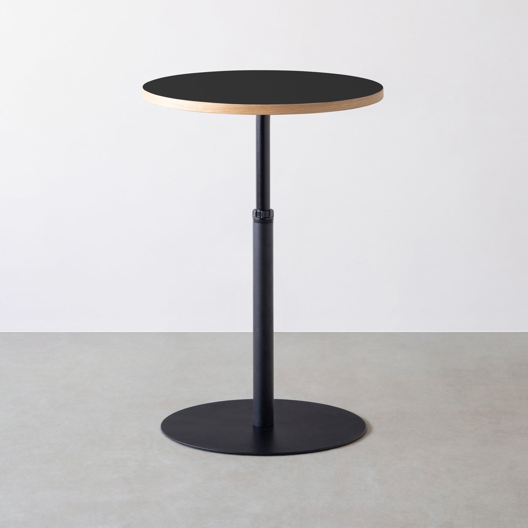 スマート造作カフェテーブル / リノリウム 全32色　黒スチール脚 1本脚 × ラウンド φ61 - 70