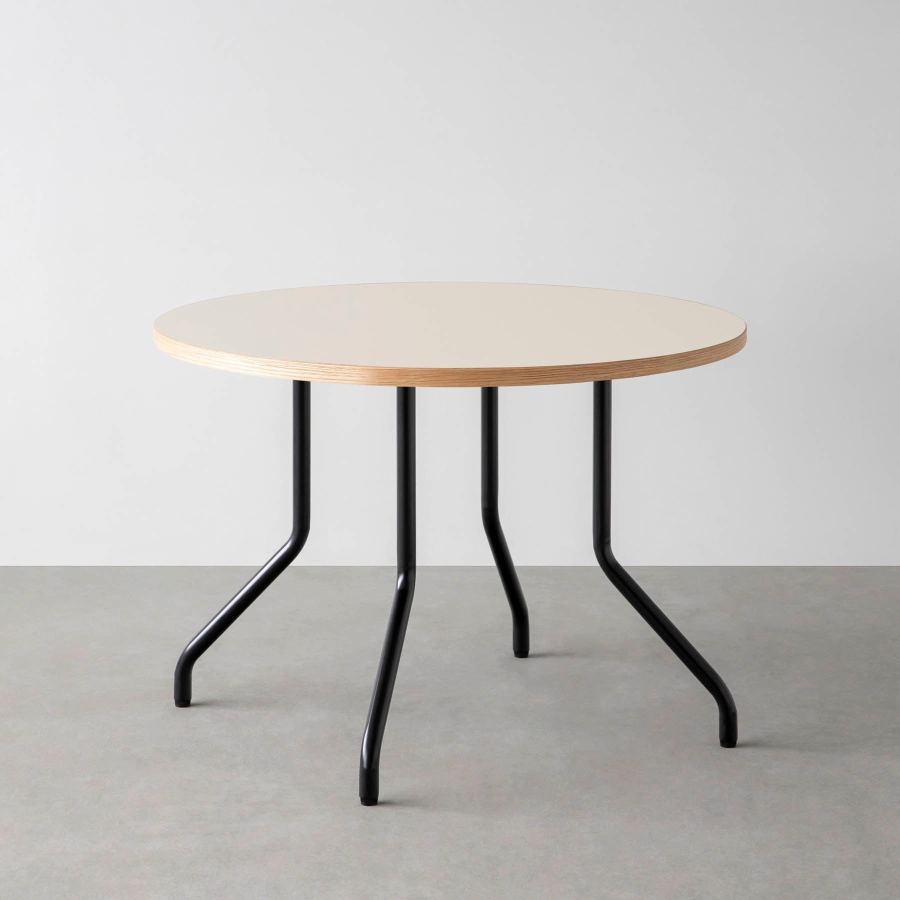 スマート造作カフェテーブル / リノリウム 全32色　黒スチール脚 4本脚 × ラウンド φ81 - 100