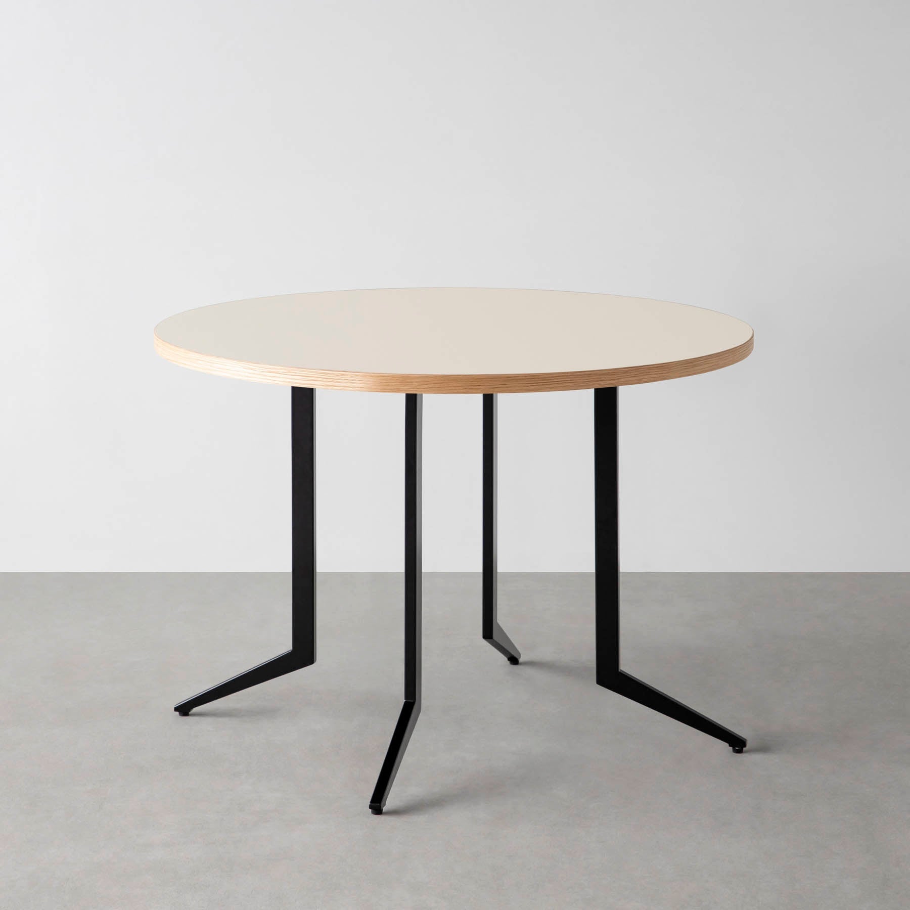 スマート造作カフェテーブル / リノリウム 全32色　黒スチール脚 4本脚 × ラウンド φ81 - 100