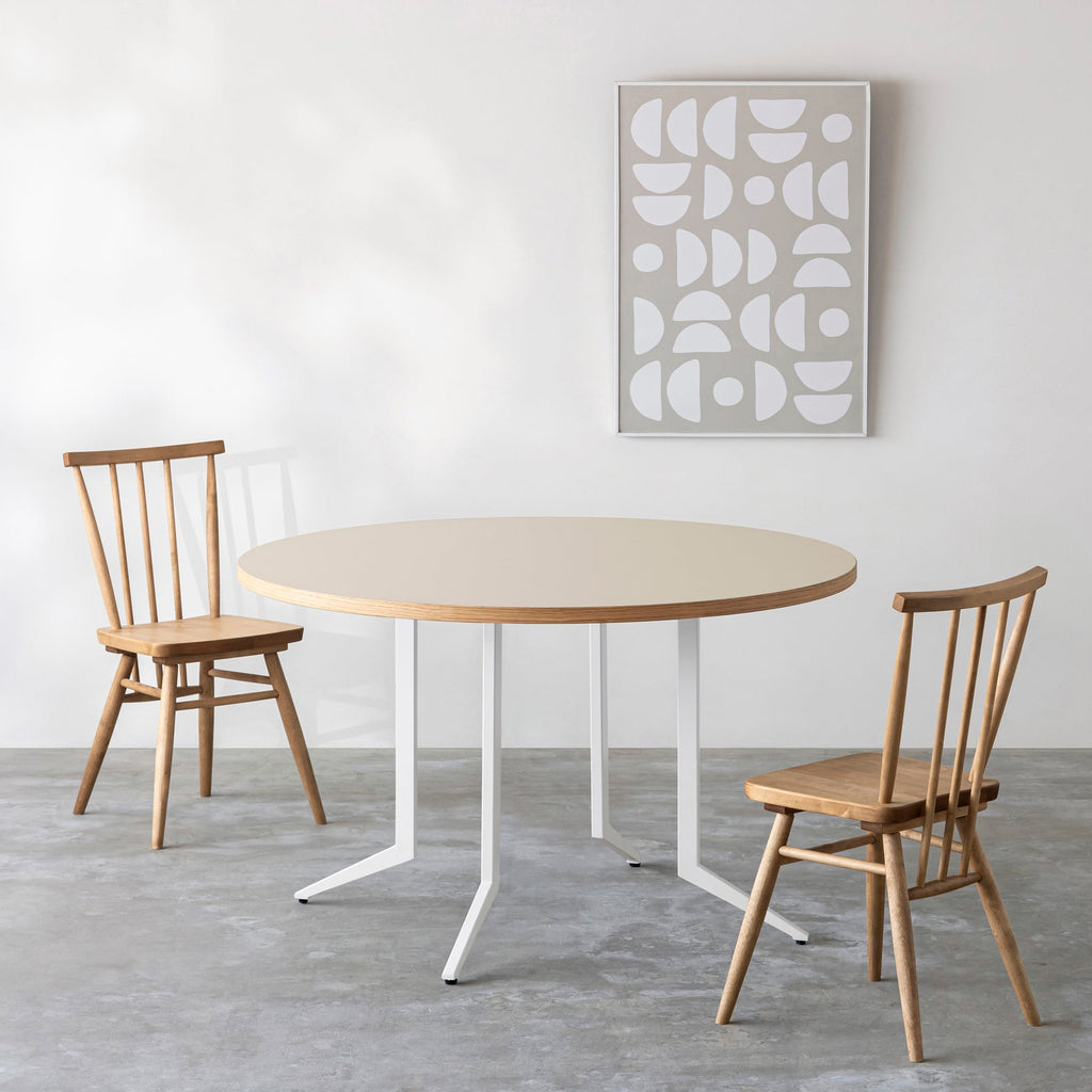THE CAFE TABLE / リノリウム 全32色　White Steel 4本脚 × ラウンド φ101 - 120