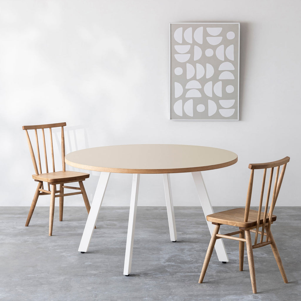 THE CAFE TABLE / リノリウム 全32色　White Steel 4本脚 × ラウンド φ101 - 120