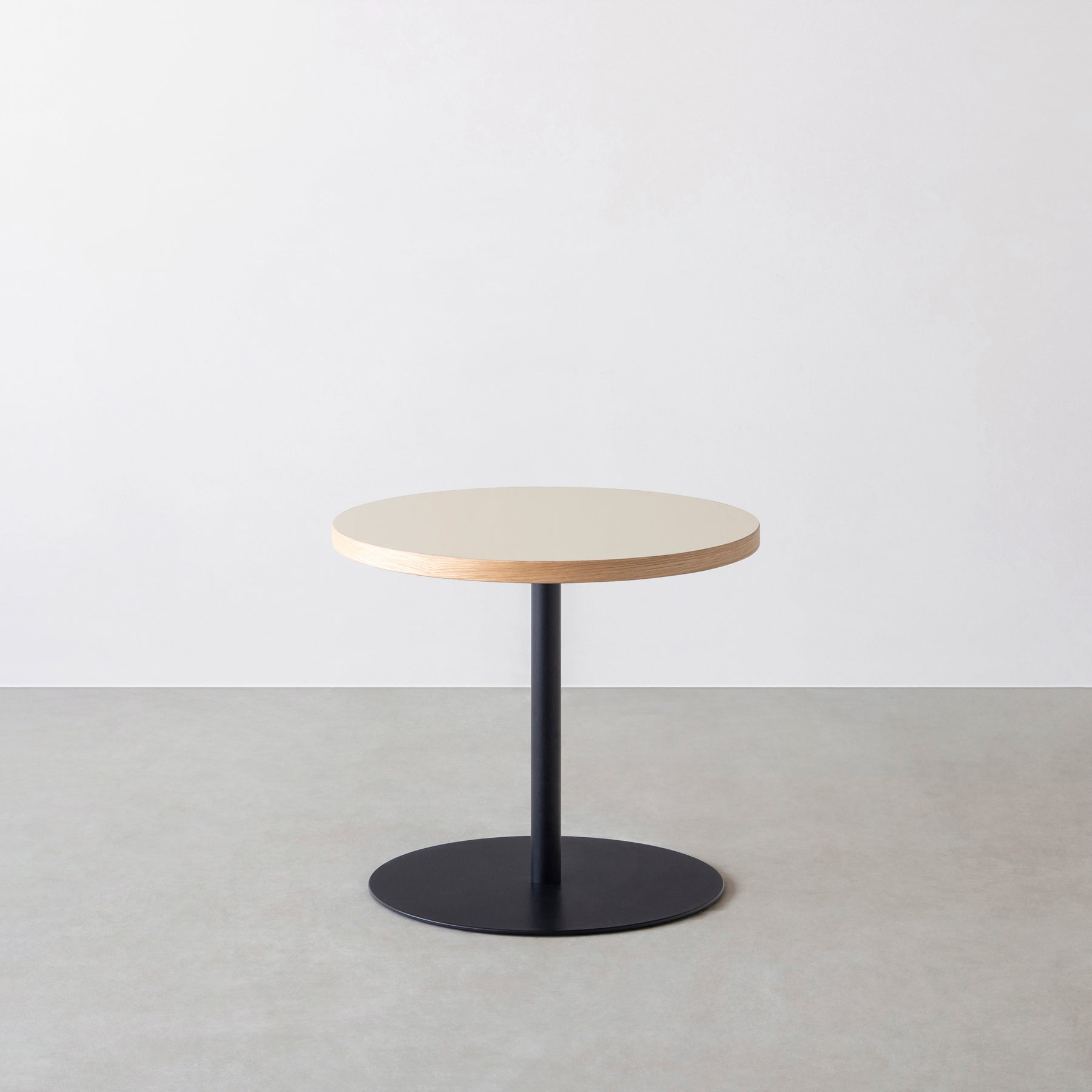 スマート造作カフェテーブル / リノリウム 全32色　黒スチール脚 1本脚 × ラウンド φ50 - 60